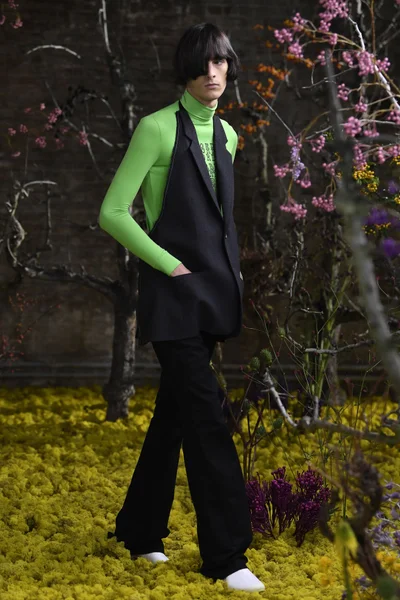 Look 10